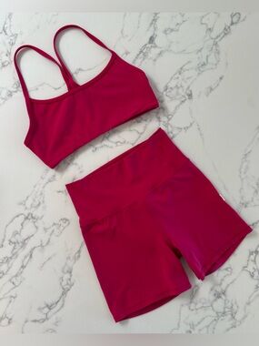 Vuori AllTheFeels Bra & Short SET - Executive Pink - Size XS